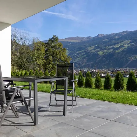 Zell Apartman *